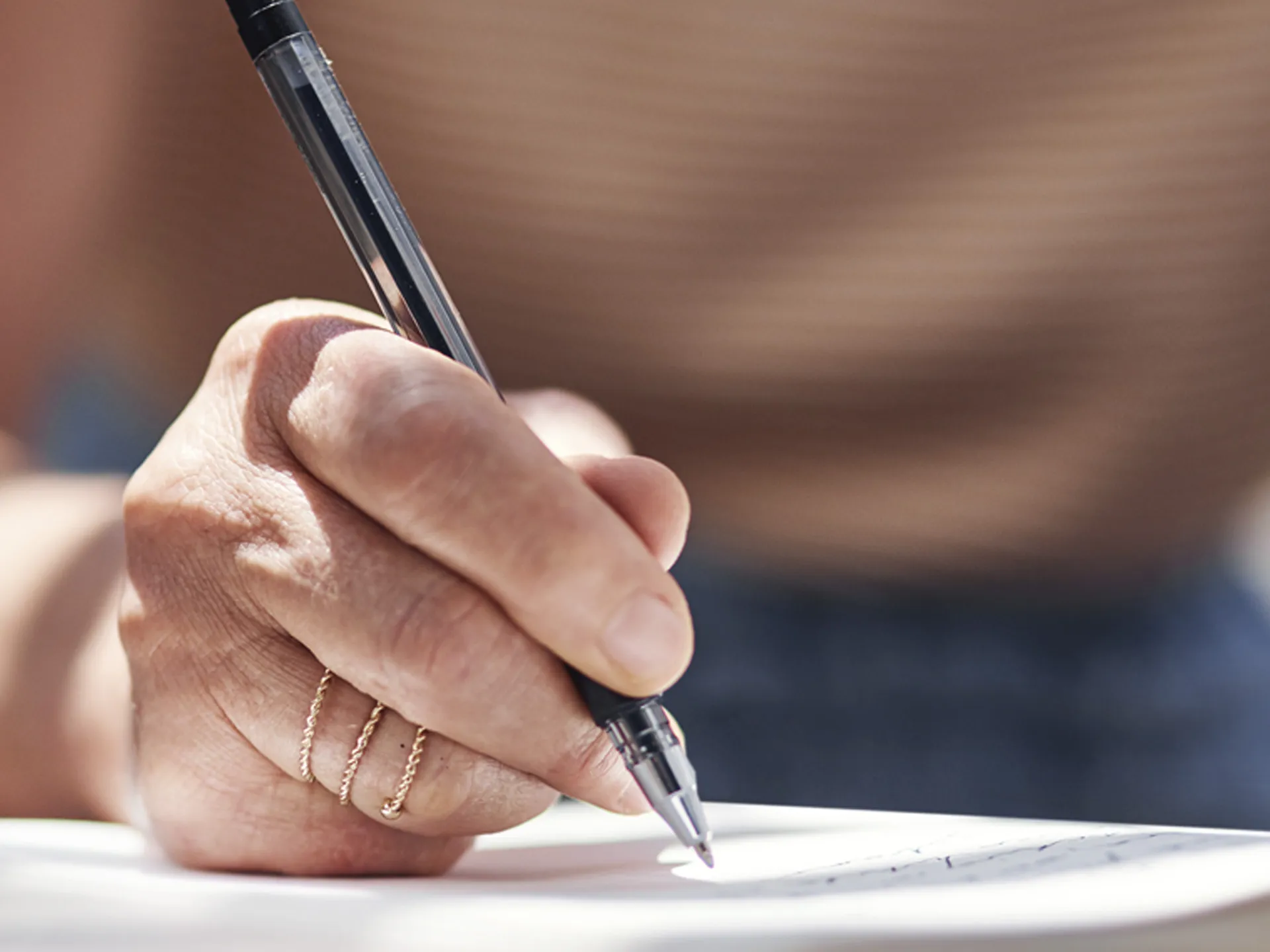 Bewilligung, Reha, Hand, Stift, Schreiben