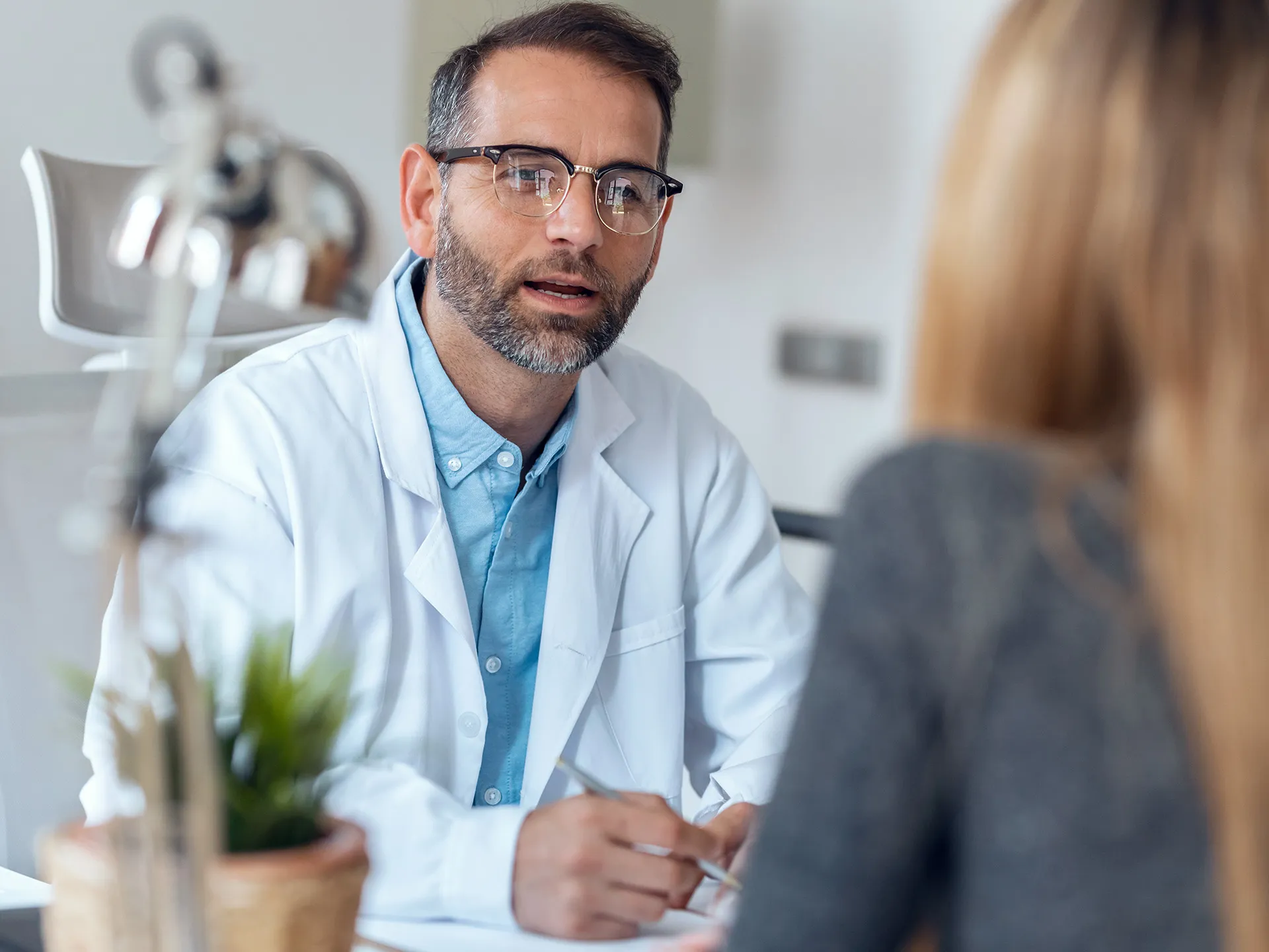 Arzt, Patientin, Abschlussgespräch, Ende, ambulante Reha